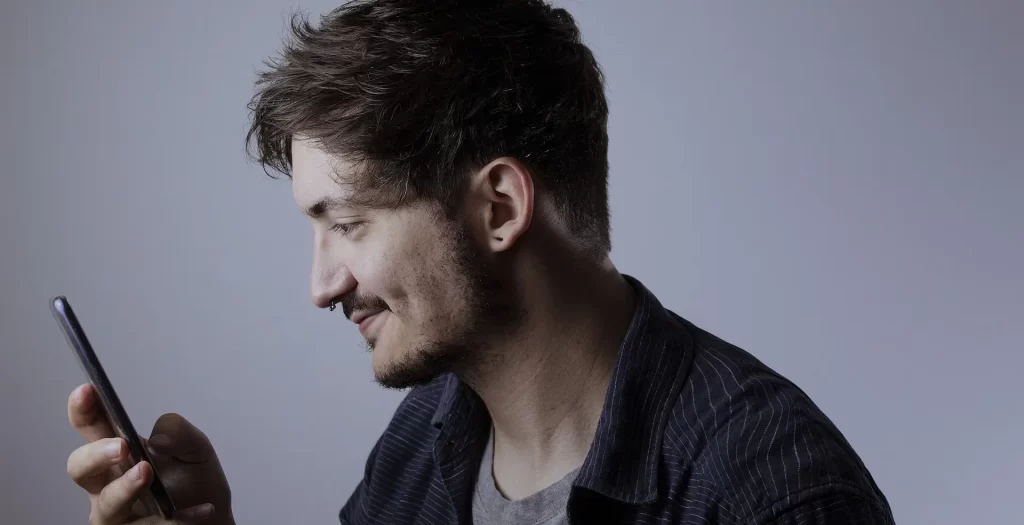 micro-cheating-tradimento-psicologia-consulto