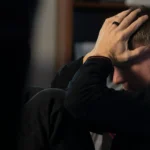 Iniquità-erotica-perché-vivere-con-i-genitori-sta-diventando-un-problema-sociale